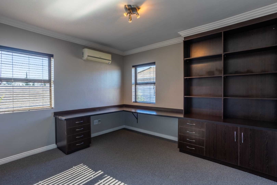 To Let 3 Bedroom Property for Rent in Val De Vie Estate Western Cape